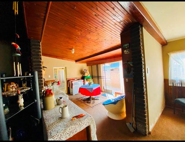 7 BEDROOM HOUSE FOR SALE IN BOKSBURG NORTH